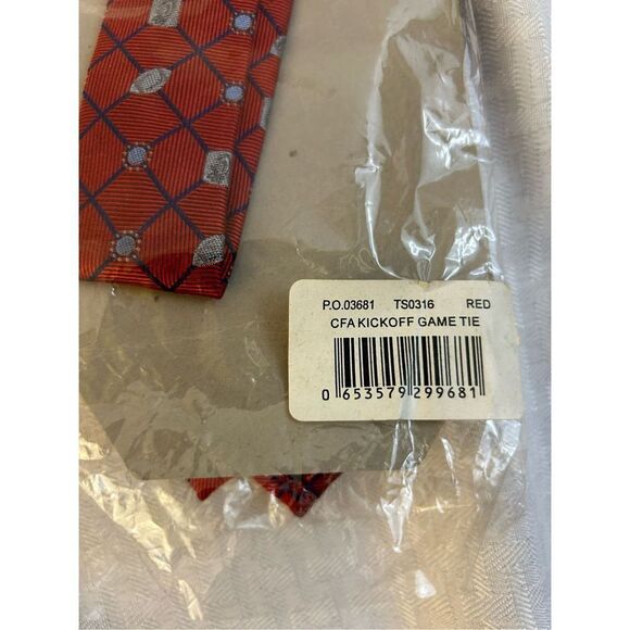 Chic fila collectors edition Kick OFF Game day tie new red 100% Silk - Picture 4 of 7